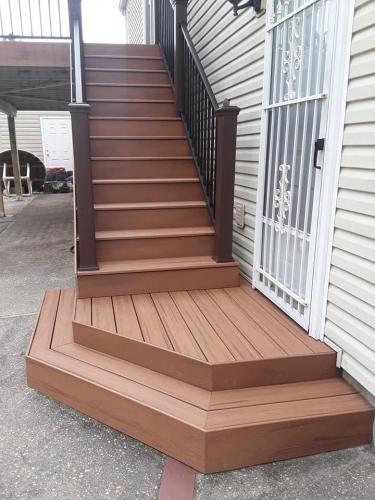 Upper Level Deck Stairway with Signature Rail'